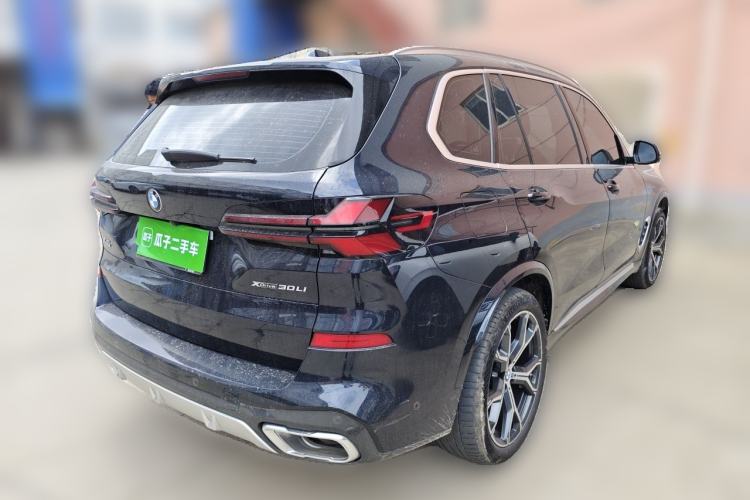Used BMW X5 2023 xDrive 30Li Luxury M Sport Package Rear Right 45 Deg