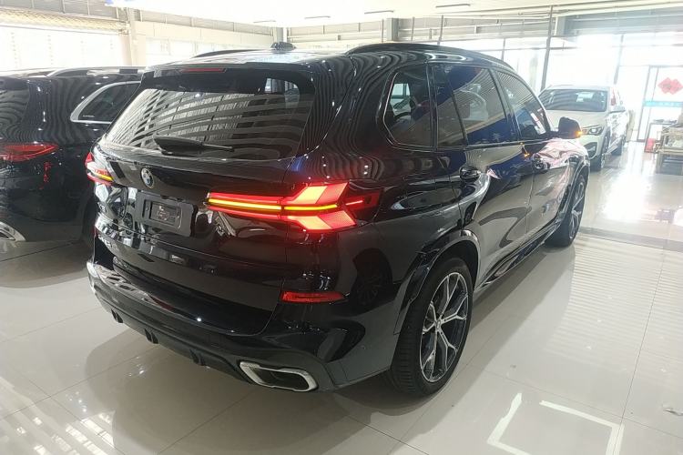 Used BMW X5 2023 xDrive 30Li Luxury M Sport Night Edition Package Rear Right 45 Deg