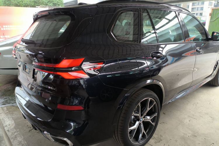 Used BMW X5 2023 xDrive 30Li Luxury M Sport Night Edition Package Rear Right 45 Deg