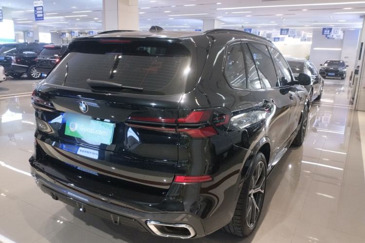 Used BMW X5 2023 xDrive 30Li Luxury M Sport Night Edition Package Rear Right 45 Deg
