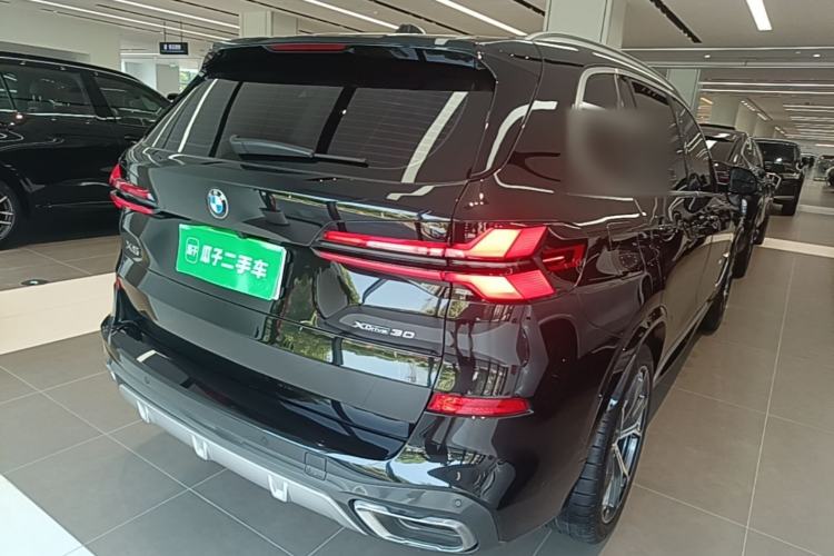 Used BMW X5 2023 xDrive 30Li Luxury M Sport Package Rear Right 45 Deg