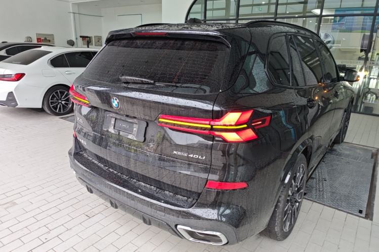 Used BMW X5 2023 xDrive 40Li M Sport Night Edition Package Rear Right 45 Deg
