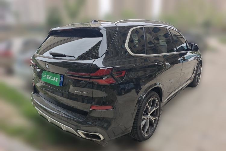 Used BMW X5 2023 xDrive 30Li Luxury M Sport Package Rear Right 45 Deg