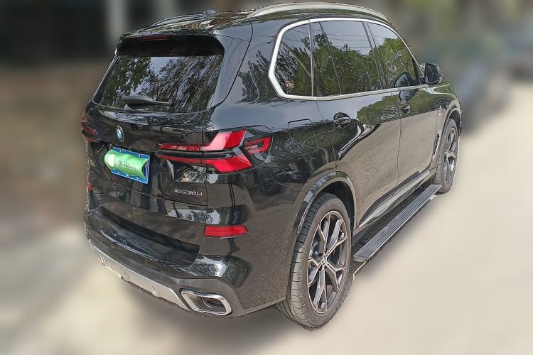 Used BMW X5 2023 xDrive 30Li Luxury M Sport Package Rear Right 45 Deg
