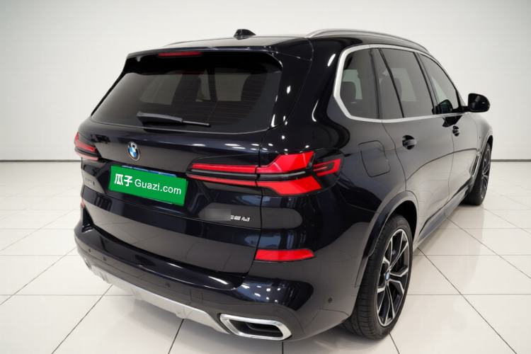 Used BMW X5 2023 xDrive 30Li Luxury M Sport Package Rear Right 45 Deg