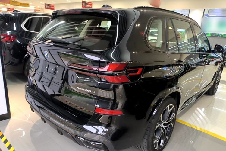 Used BMW X5 2023 xDrive 30Li Luxury M Sport Night Edition Package Rear Right 45 Deg