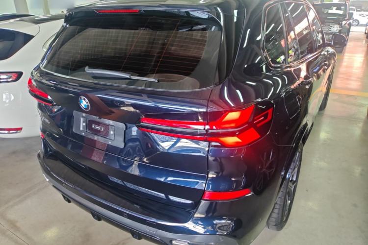 Used BMW X5 2023 xDrive 30Li Luxury M Sport Night Edition Package Rear Right 45 Deg
