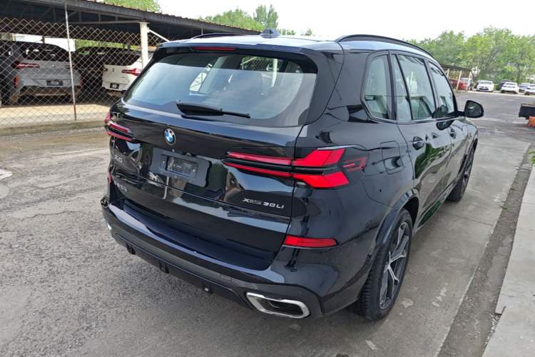 Used BMW X5 2023 xDrive 30Li Luxury M Sport Night Edition Package Rear Right 45 Deg