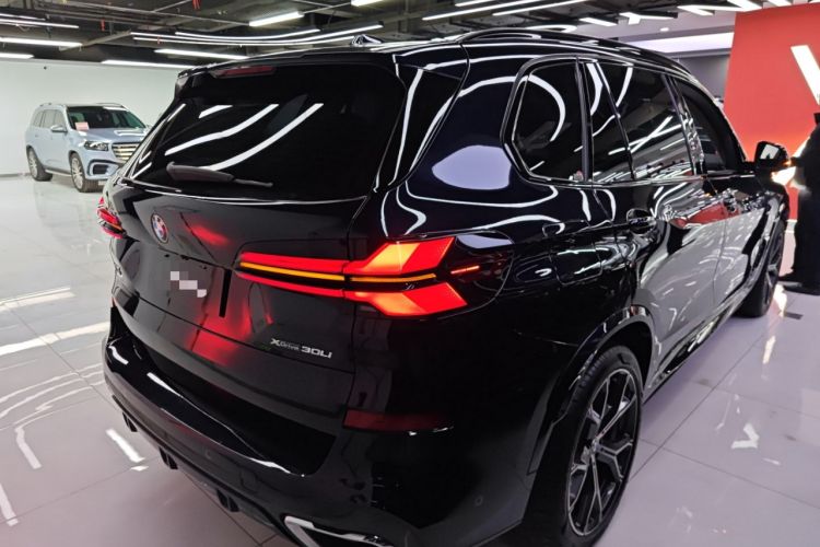 Used BMW X5 2023 xDrive 30Li Luxury M Sport Night Edition Package Rear Right 45 Deg