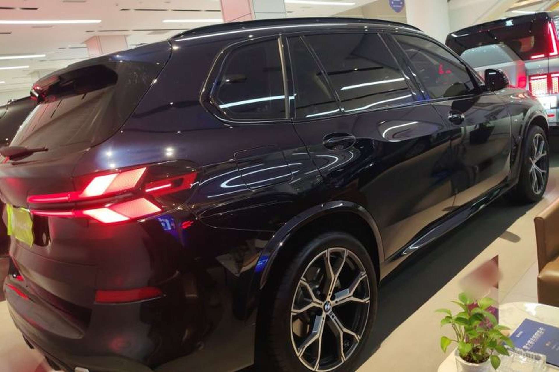 Used BMW X5 2023 xDrive 30Li Luxury M Sport Night Edition Package Rear Right 45 Deg