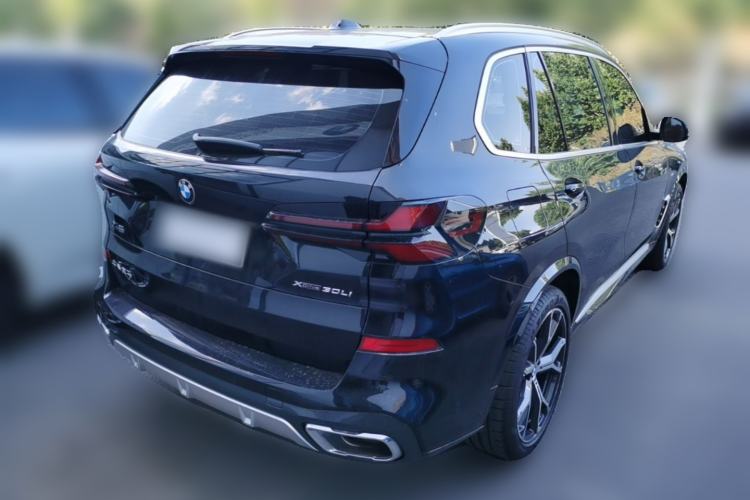 Used BMW X5 2023 xDrive 30Li Luxury M Sport Package Rear Right 45 Deg