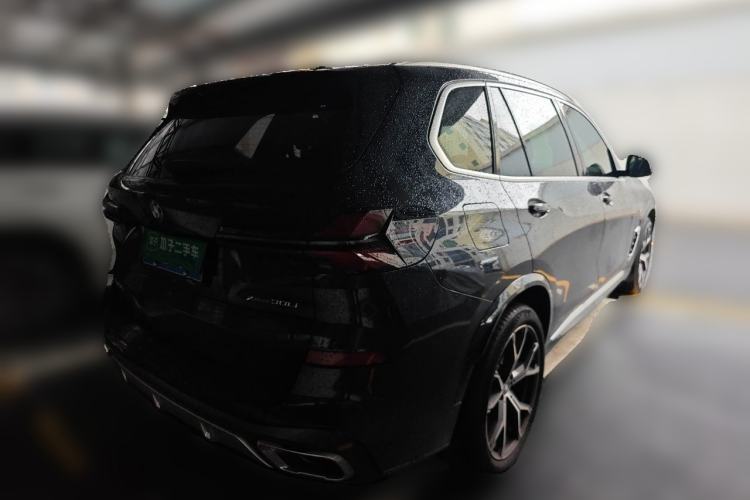 Used BMW X5 2023 xDrive 30Li Luxury M Sport Night Edition Package Rear Right 45 Deg