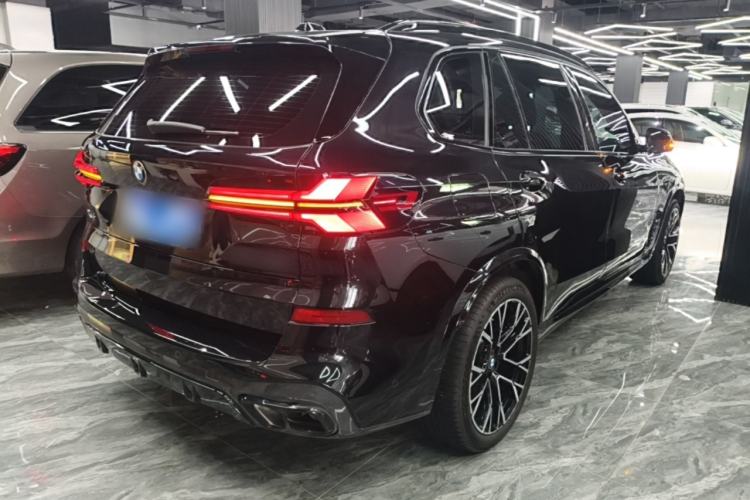 Used BMW X5 2023 xDrive 40Li M Sport Package Rear Right 45 Deg