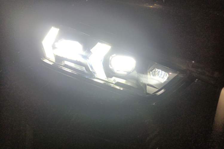 Used BMW X5 2023 xDrive 40Li M Sport Night Edition Package Right Front Headlight