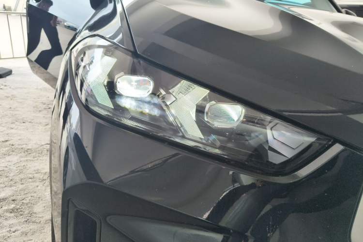 Used BMW X5 2023 xDrive 30Li Luxury M Sport Night Edition Package Right Front Headlight