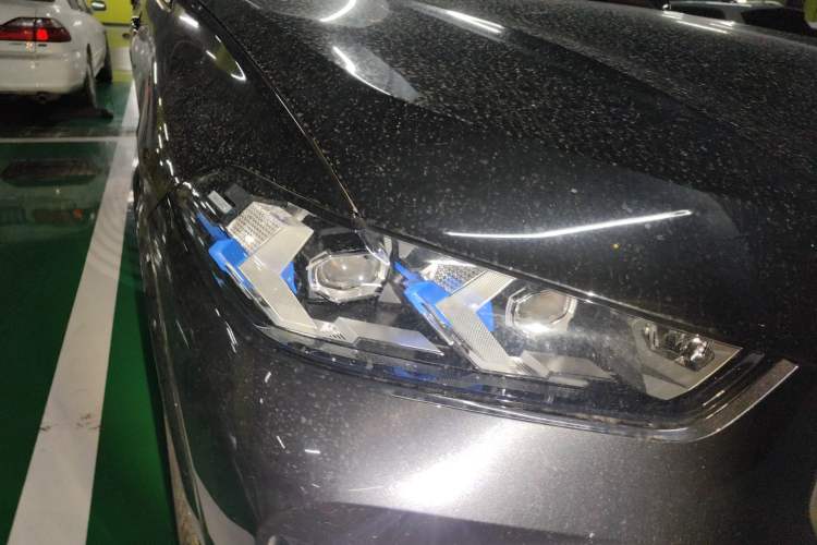 Used BMW X5 2023 xDrive 40Li M Sport Night Edition Package Right Front Headlight