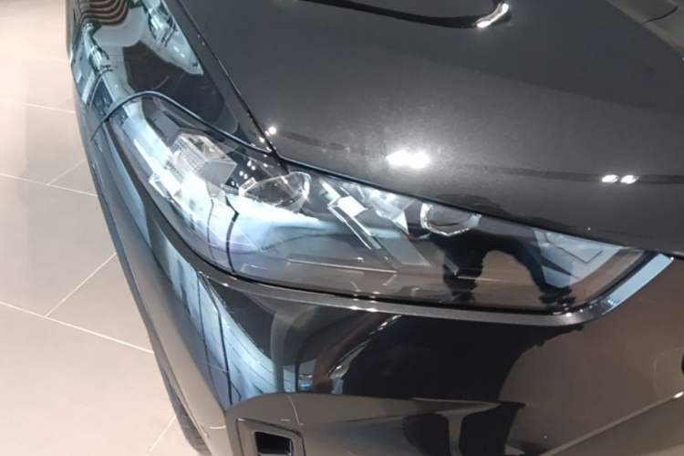 Used BMW X5 2023 xDrive 30Li Luxury M Sport Night Edition Package Right Front Headlight