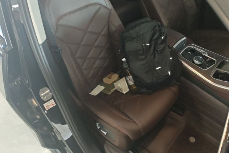 Used BMW X5 2023 xDrive 30Li Luxury M Sport Night Edition Package Right Front Seat