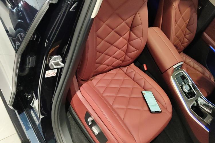 Used BMW X5 2023 xDrive 30Li Luxury M Sport Night Edition Package Right Front Seat