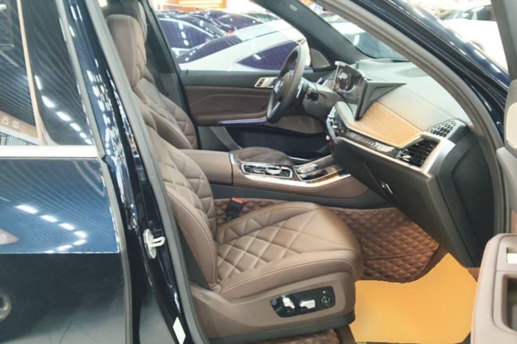 Used BMW X5 2023 xDrive 40Li M Sport Package Right Front Seat