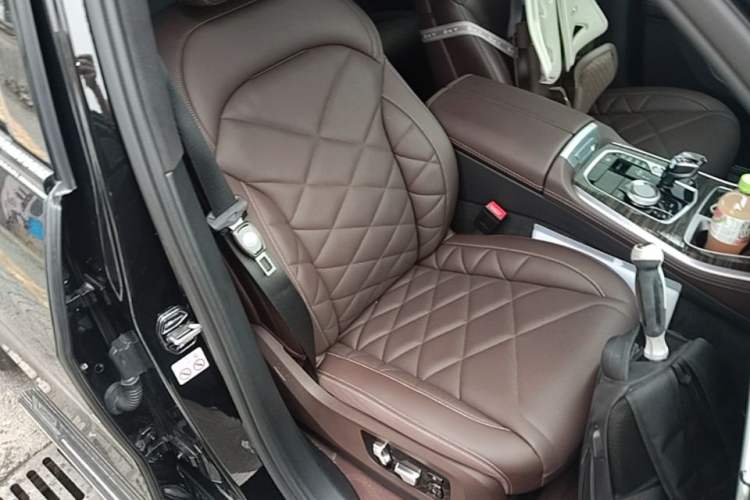 Used BMW X5 2023 xDrive 40Li M Sport Night Edition Package Right Front Seat