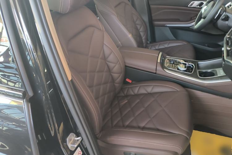 Used BMW X5 2023 xDrive 30Li Luxury M Sport Night Edition Package Right Front Seat