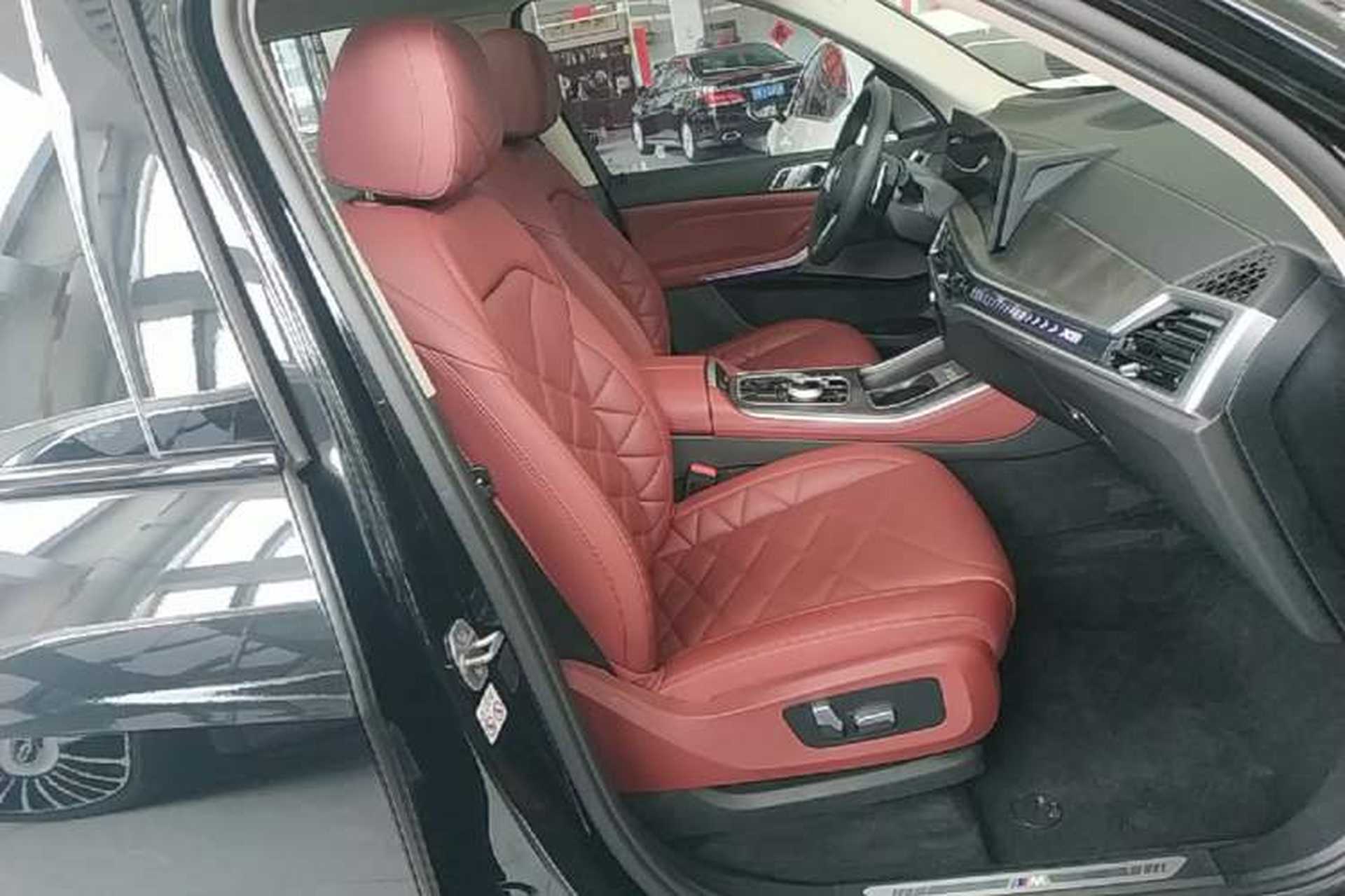Used BMW X5 2023 xDrive 30Li Luxury M Sport Night Edition Package Right Front Seat