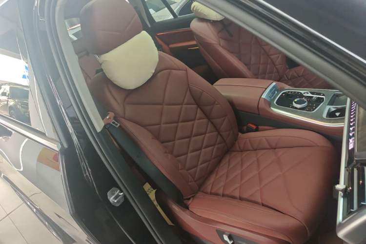 Used BMW X5 2023 xDrive 30Li Luxury M Sport Package Right Front Seat