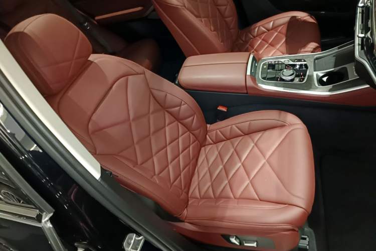 Used BMW X5 2023 xDrive 30Li Luxury M Sport Night Edition Package Right Front Seat