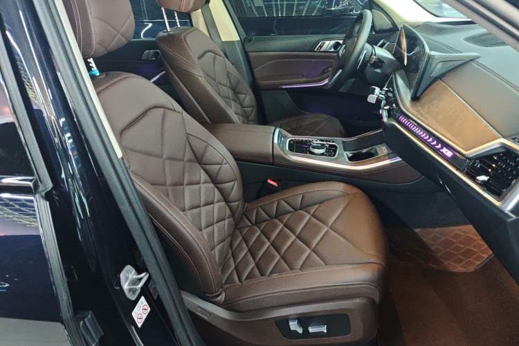 Used BMW X5 2023 xDrive 30Li Luxury M Sport Night Edition Package Right Front Seat