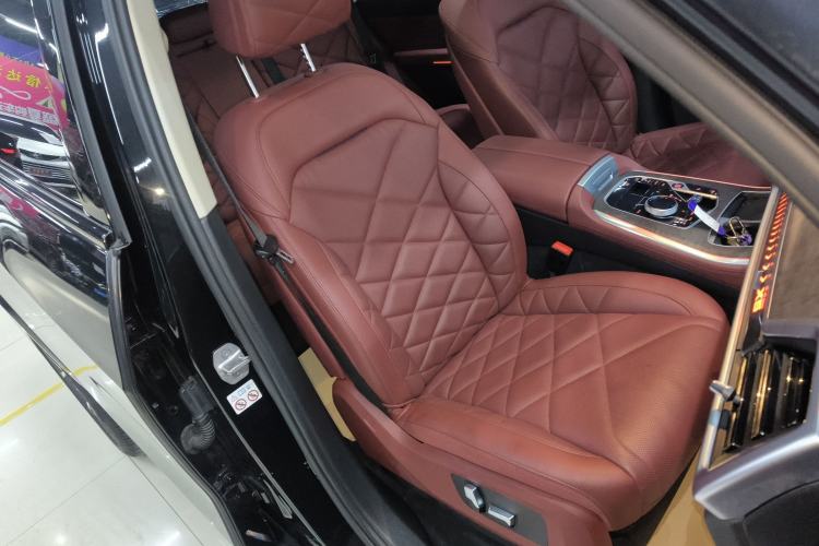 Used BMW X5 2023 xDrive 30Li Luxury M Sport Night Edition Package Right Front Seat
