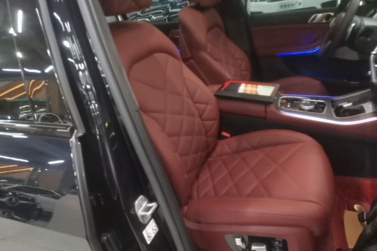 Used BMW X5 2023 xDrive 40Li M Sport Night Edition Package Right Front Seat