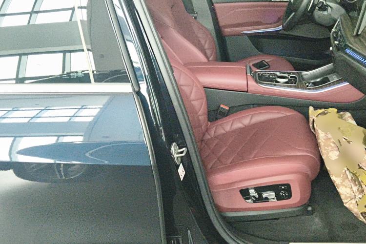 Used BMW X5 2023 xDrive 40Li M Sport Package Right Front Seat