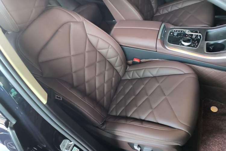 Used BMW X5 2023 xDrive 30Li Luxury M Sport Night Edition Package Right Front Seat
