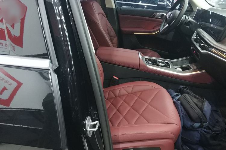 Used BMW X5 2023 xDrive 30Li Luxury M Sport Package Right Front Seat