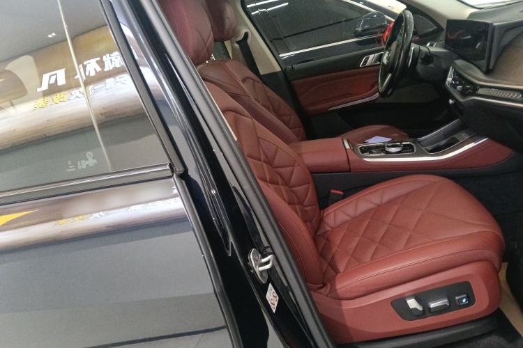 Used BMW X5 2023 xDrive 30Li Luxury M Sport Night Edition Package Right Front Seat