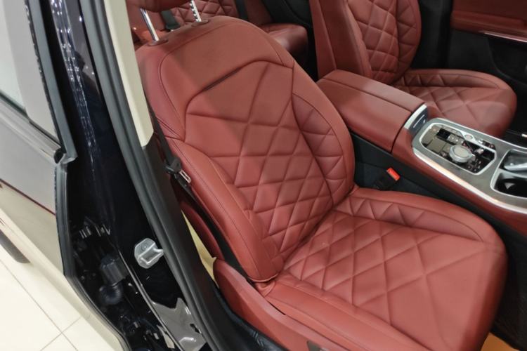 Used BMW X5 2023 xDrive 30Li Luxury M Sport Night Edition Package Right Front Seat