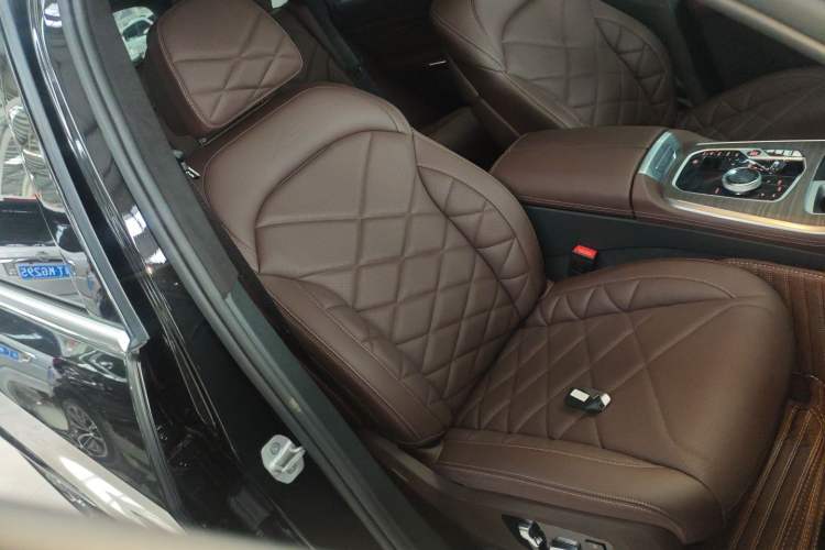 Used BMW X5 2023 xDrive 40Li M Sport Package Right Front Seat