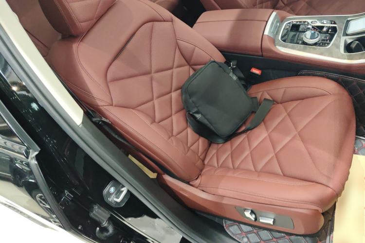 Used BMW X5 2023 xDrive 30Li Luxury M Sport Night Edition Package Right Front Seat
