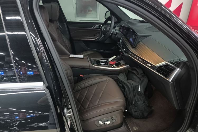 Used BMW X5 2023 xDrive 40Li M Sport Package Right Front Seat
