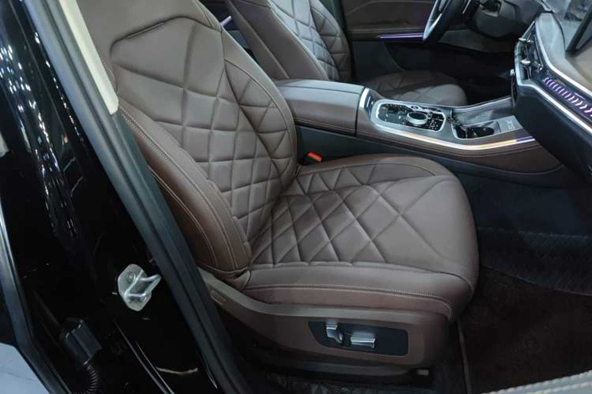 Used BMW X5 2023 xDrive 30Li Luxury M Sport Package Right Front Seat
