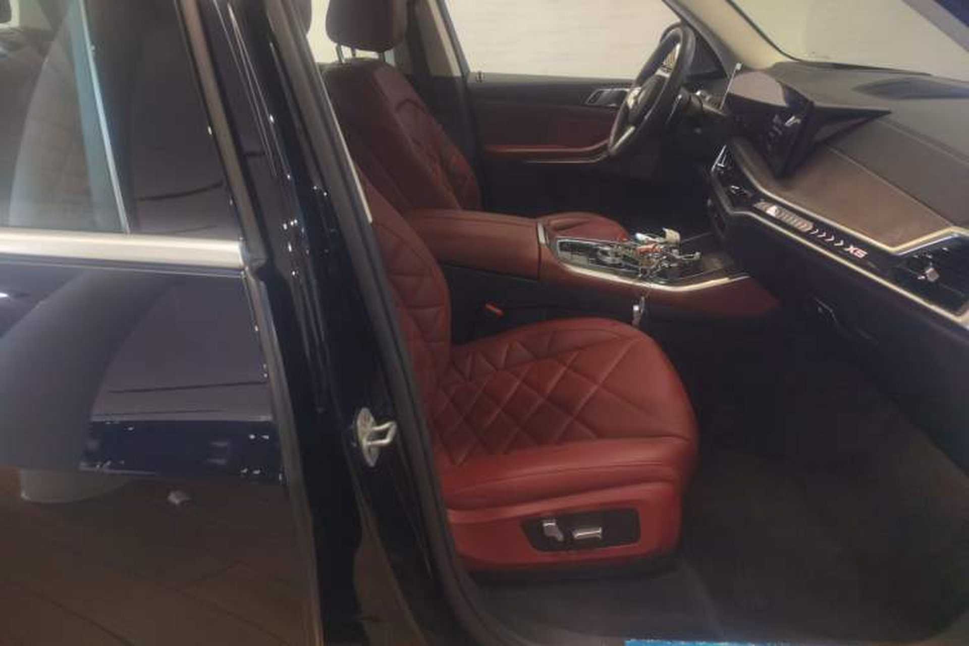 Used BMW X5 2023 xDrive 30Li Luxury M Sport Package Right Front Seat