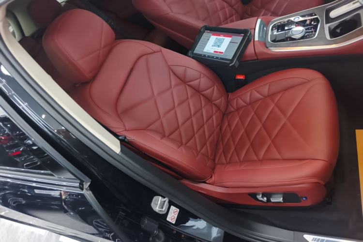 Used BMW X5 2023 xDrive 30Li Luxury M Sport Night Edition Package Right Front Seat