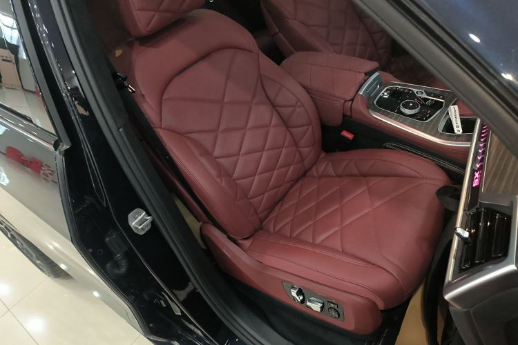 Used BMW X5 2023 xDrive 40Li M Sport Night Edition Package Right Front Seat