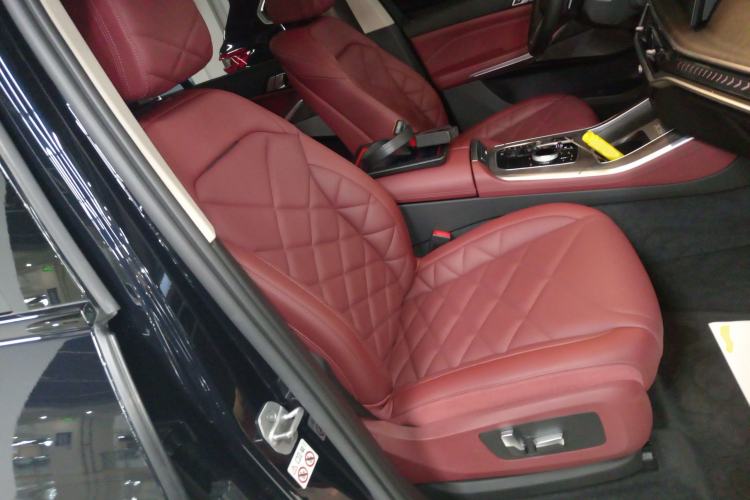 Used BMW X5 2023 xDrive 30Li Luxury M Sport Night Edition Package Right Front Seat