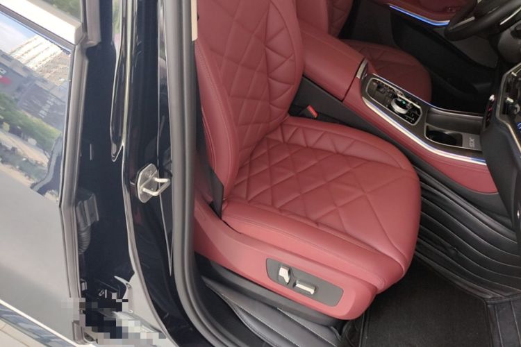 Used BMW X5 2023 xDrive 30Li Luxury M Sport Package Right Front Seat