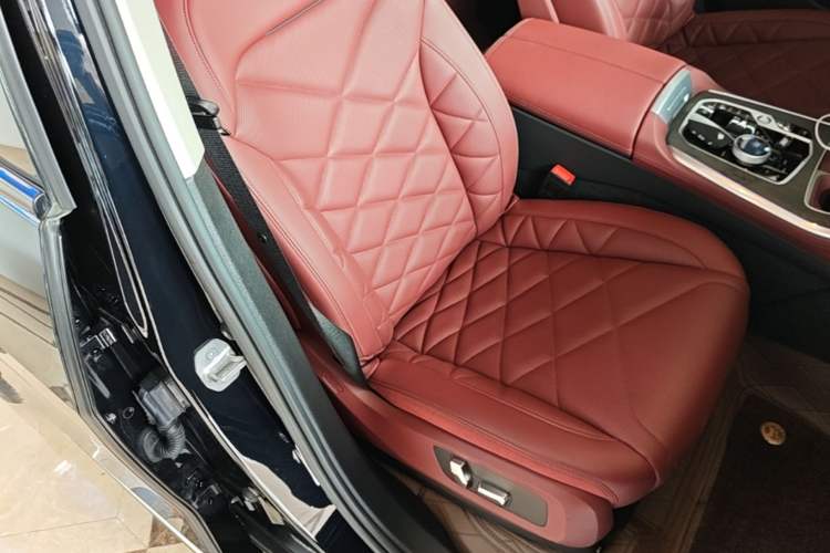 Used BMW X5 2023 xDrive 30Li Luxury M Sport Night Edition Package Right Front Seat