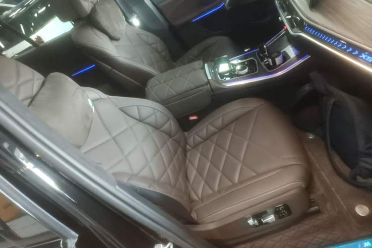 Used BMW X5 2023 xDrive 40Li M Sport Night Edition Package Right Front Seat