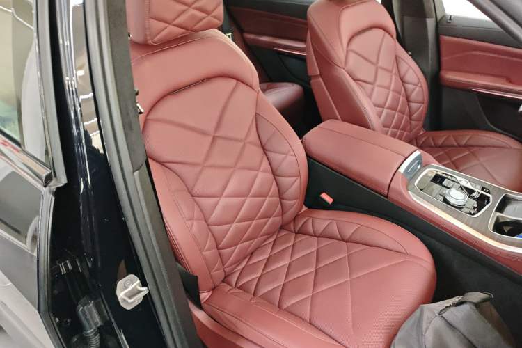 Used BMW X5 2023 xDrive 40Li M Sport Night Edition Package Right Front Seat