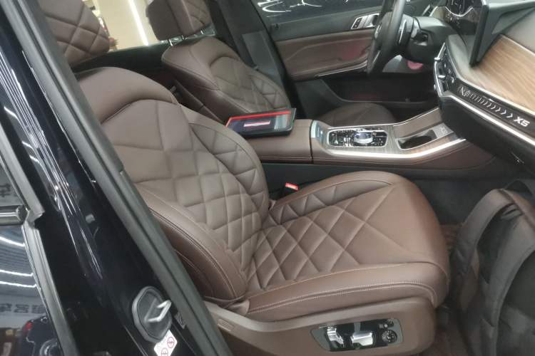 Used BMW X5 2023 xDrive 40Li Luxury Edition M Sport Night Vision Package Right Front Seat